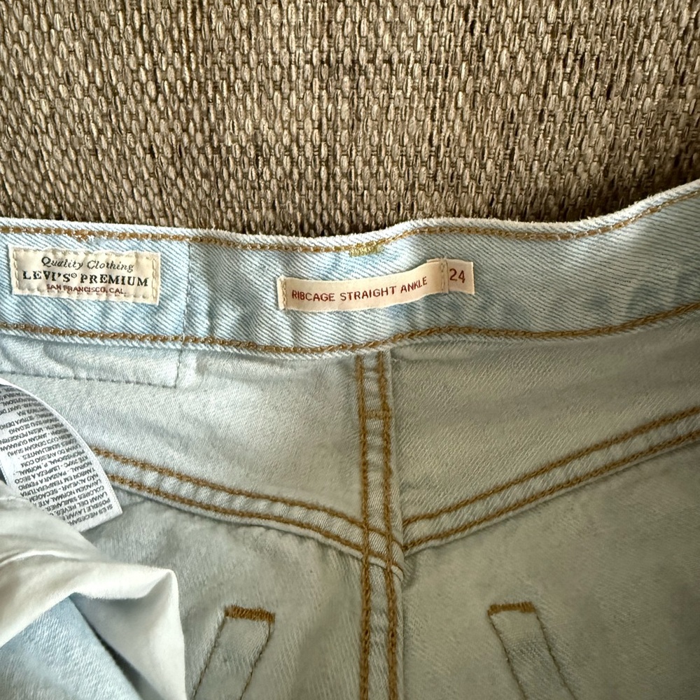 Levi's Premium Ribcage Straight Ankle Jeans